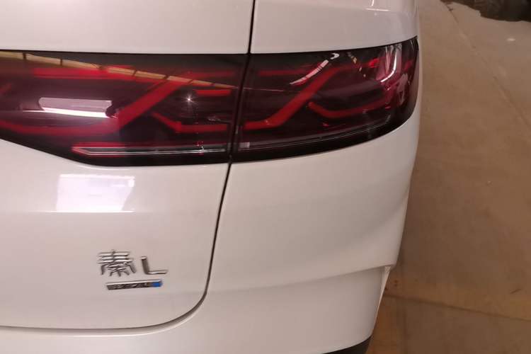 Used BYD Qin L 2025 DM-i Smart Drive 120KM Superior Model Right Rear Taillight