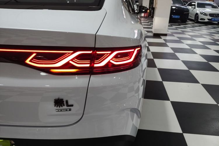Used BYD Qin L 2025 DM-i Smart Drive 80KM Leading Model Right Rear Taillight