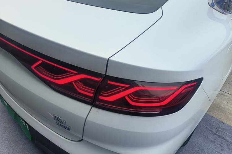 Used BYD Qin L 2025 DM-i Smart Drive 120KM Superior Model Right Rear Taillight