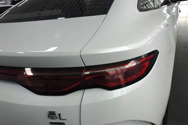 Used BYD Qin L 2025 EV 545KM Cloud Suspension Edition Right Rear Taillight