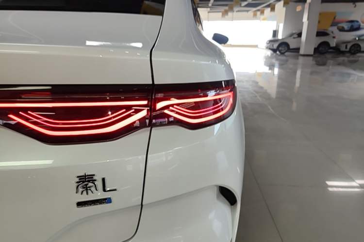 Used BYD Qin L 2025 EV 545KM Beyond Version Right Rear Taillight