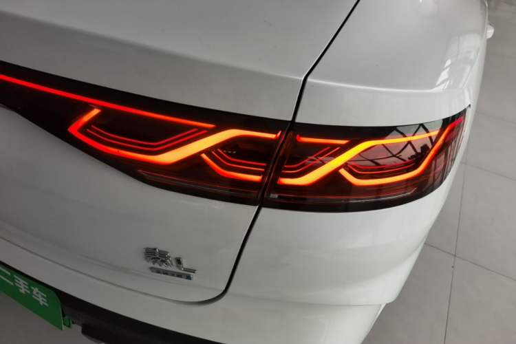 Used BYD Qin L 2025 DM-i Smart Drive 120KM Excellence Model Right Rear Taillight