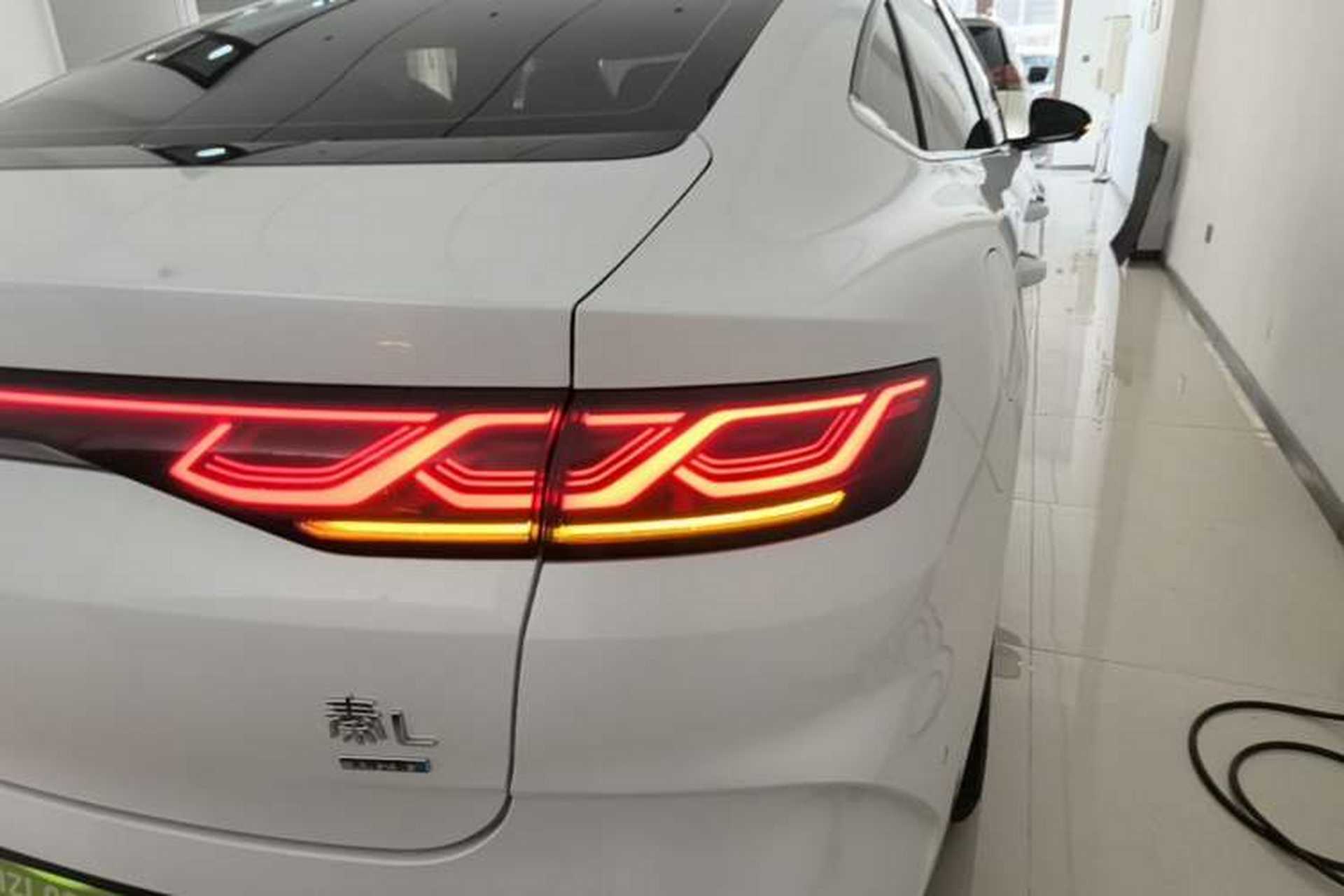 Used BYD Qin L 2025 DM-i Smart Drive 80KM Leading Model Right Rear Taillight