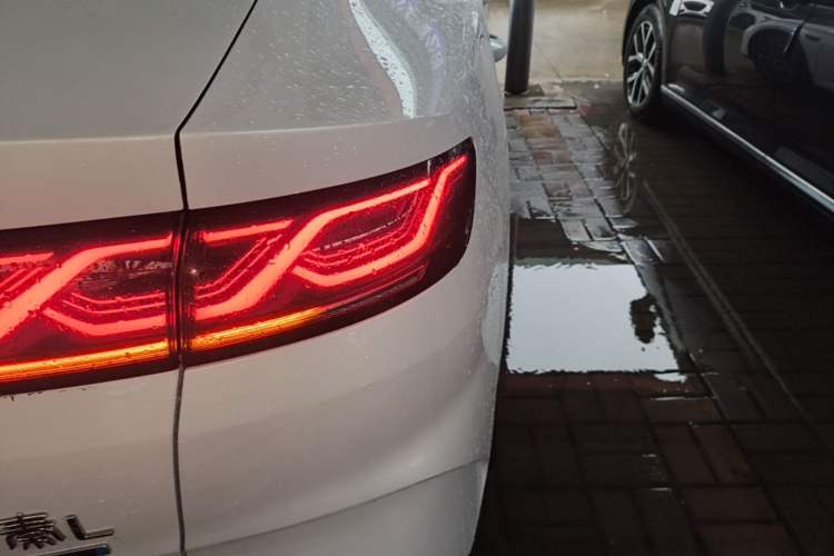 Used BYD Qin L 2025 DM-i Smart Drive 80KM Leading Model Right Rear Taillight