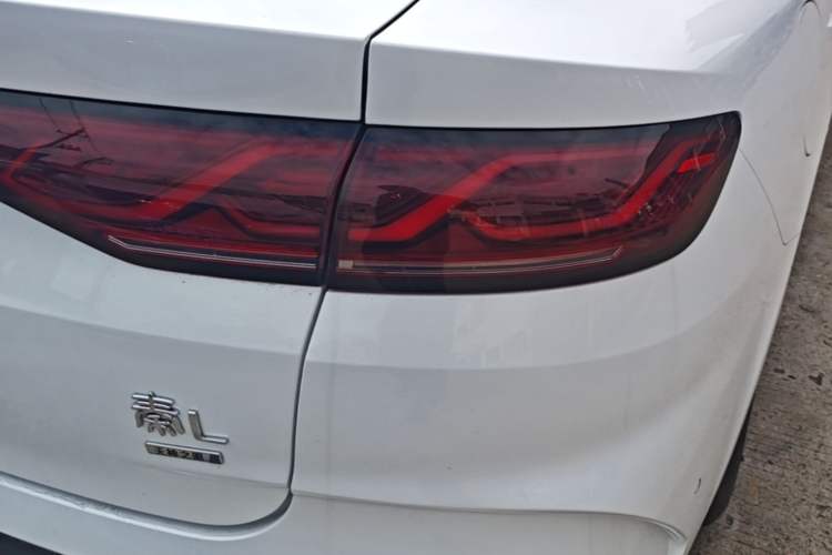 Used BYD Qin L 2025 DM-i Smart Drive 80KM Leading Model Right Rear Taillight