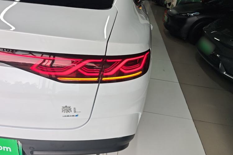 Used BYD Qin L 2025 DM-i Smart Drive 80KM Leading Model Right Rear Taillight