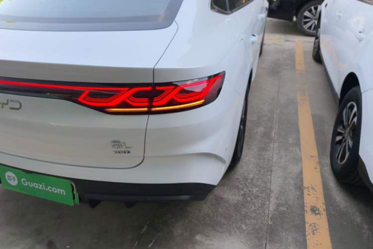 Used BYD Qin L 2025 DM-i Smart Drive 120KM Superior Model Right Rear Taillight