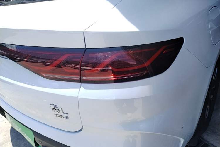 Used BYD Qin L 2025 DM-i Smart Drive 80KM Leading Model Right Rear Taillight