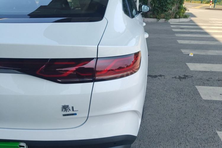 Used BYD Qin L 2025 DM-i Smart Drive 120KM Superior Model Right Rear Taillight