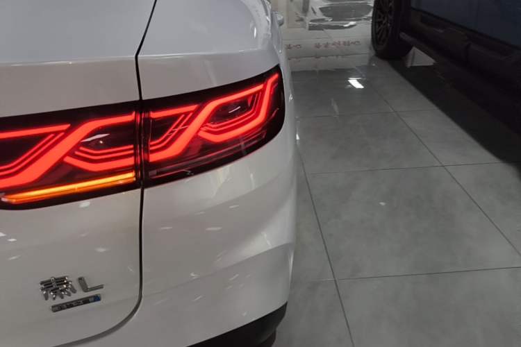 Used BYD Qin L 2025 DM-i Smart Drive 120KM Leading Model Right Rear Taillight