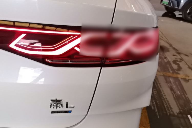 Used BYD Qin L 2025 DM-i Smart Drive 120KM Superior Model Right Rear Taillight