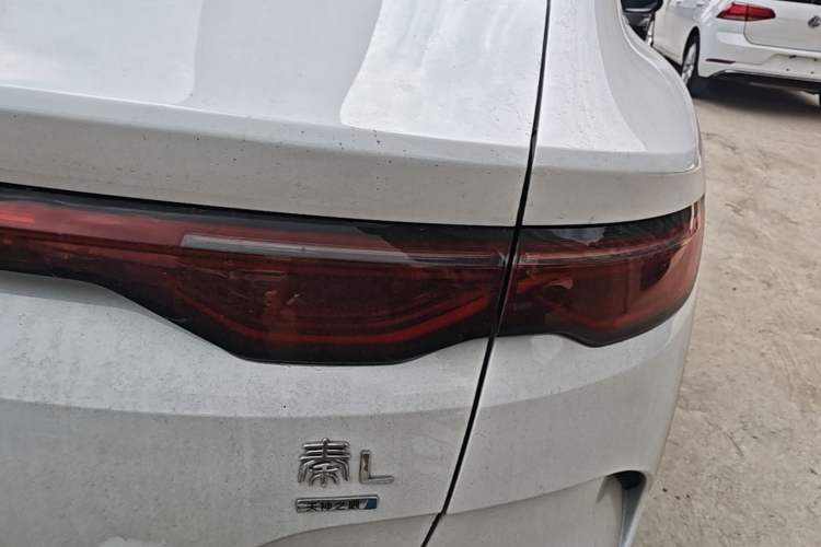 Used BYD Qin L 2025 EV 470KM Leading Edition Right Rear Taillight