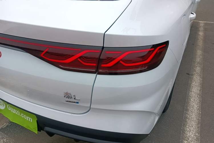 Used BYD Qin L 2025 DM-i Smart Drive 80KM Leading Model Right Rear Taillight