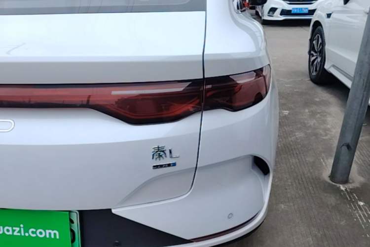 Used BYD Qin L 2025 EV 470KM Leading Edition Right Rear Taillight