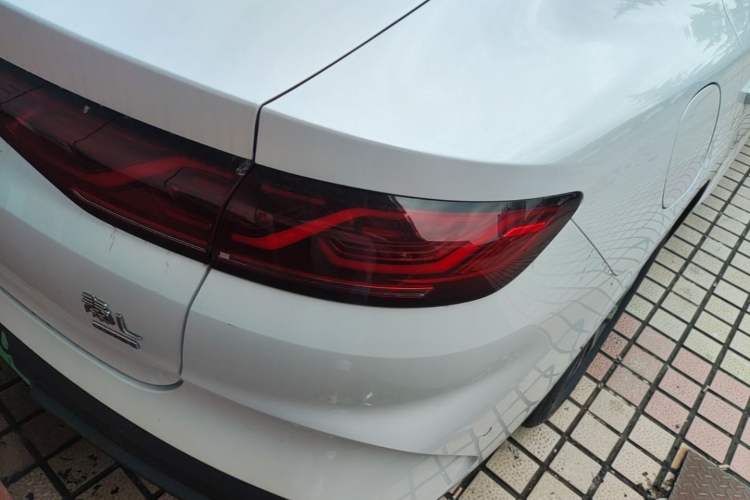 Used BYD Qin L 2025 DM-i Smart Drive 80KM Leading Model Right Rear Taillight