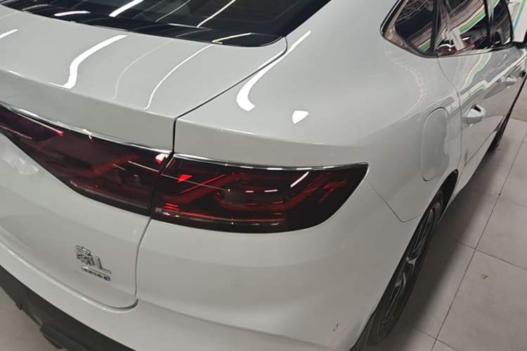 Used BYD Qin L 2025 DM-i Smart Drive 120KM Leading Model Right Rear Taillight