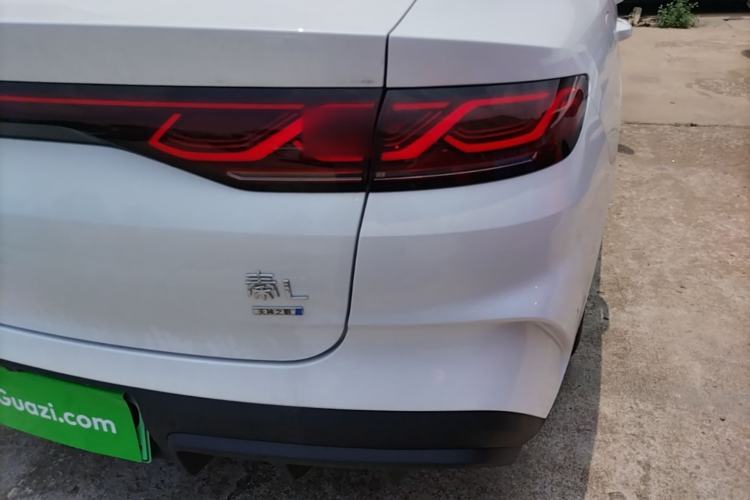 Used BYD Qin L 2025 DM-i Smart Drive 80KM Leading Model Right Rear Taillight