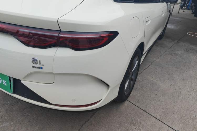 Used BYD Qin L 2025 EV 470KM Leading Edition Right Rear Taillight