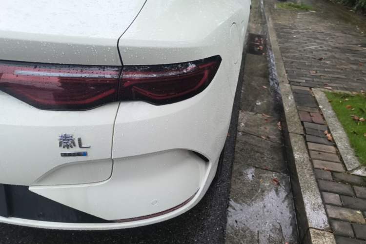 Used BYD Qin L 2025 EV 470KM Leading Edition Right Rear Taillight