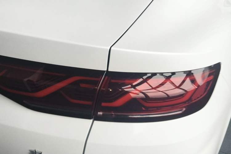 Used BYD Qin L 2025 DM-i Smart Drive 80KM Leading Model Right Rear Taillight