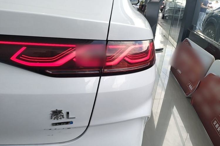 Used BYD Qin L 2025 DM-i Smart Drive 120KM Superior Model Right Rear Taillight