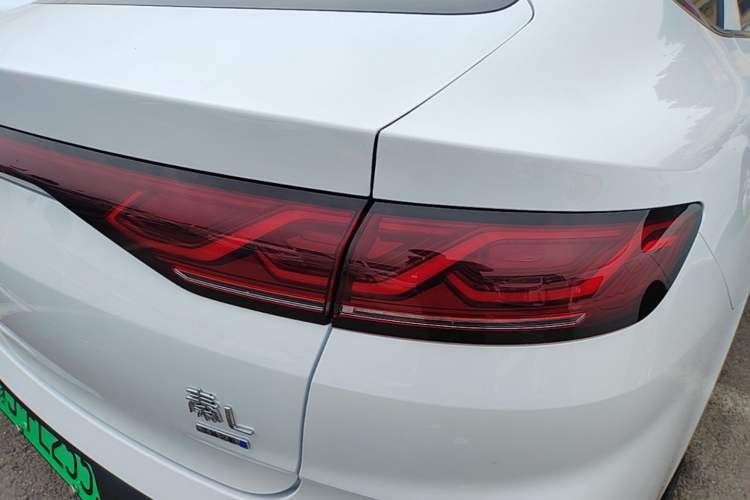 Used BYD Qin L 2025 DM-i Smart Drive 80KM Leading Model Right Rear Taillight
