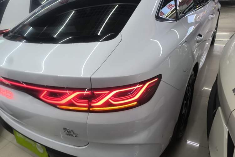 Used BYD Qin L 2025 DM-i Smart Drive 120KM Leading Model Right Rear Taillight