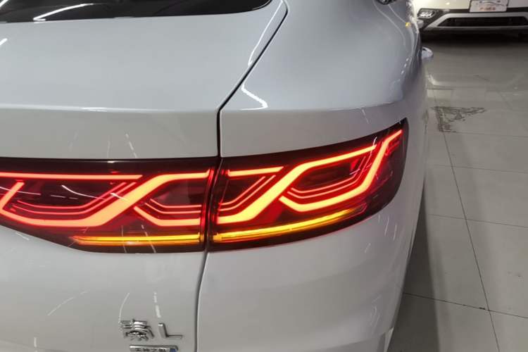 Used BYD Qin L 2025 DM-i Smart Drive 120KM Leading Model Right Rear Taillight