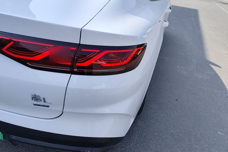 Used BYD Qin L 2025 DM-i Smart Drive 120KM Superior Model Right Rear Taillight