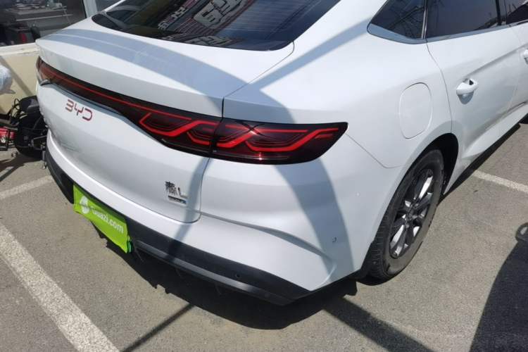 Used BYD Qin L 2025 DM-i Smart Drive 80KM Leading Model Right Rear Taillight