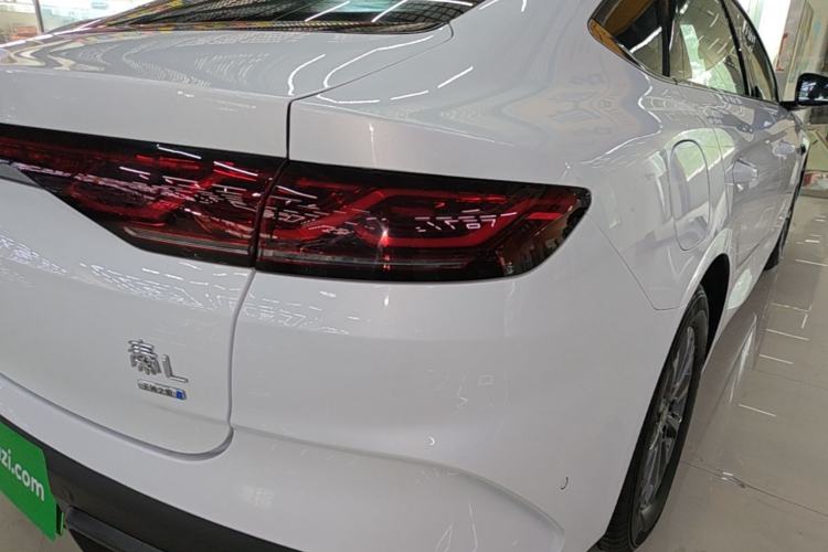 Used BYD Qin L 2025 DM-i Smart Drive 80KM Leading Model Right Rear Taillight