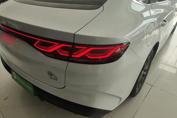 Used BYD Qin L 2025 DM-i Smart Drive 80KM Leading Model Right Rear Taillight