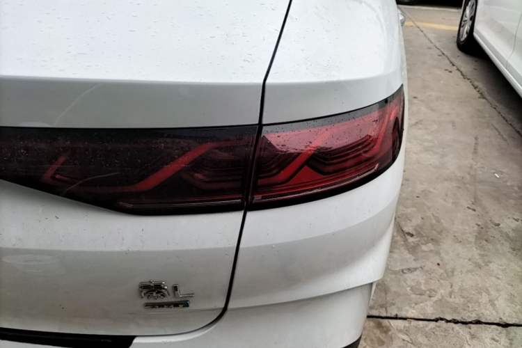 Used BYD Qin L 2025 DM-i Smart Drive 80KM Leading Model Right Rear Taillight