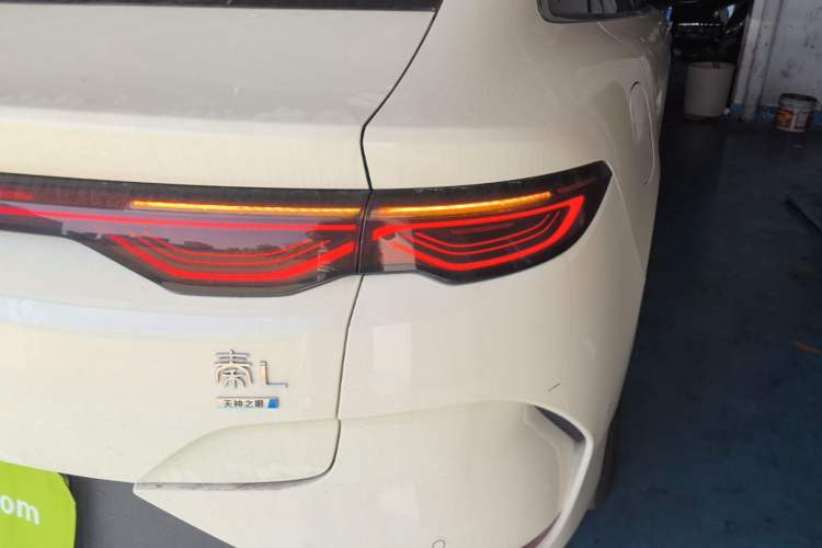 Used BYD Qin L 2025 EV 470KM Leading Edition Right Rear Taillight