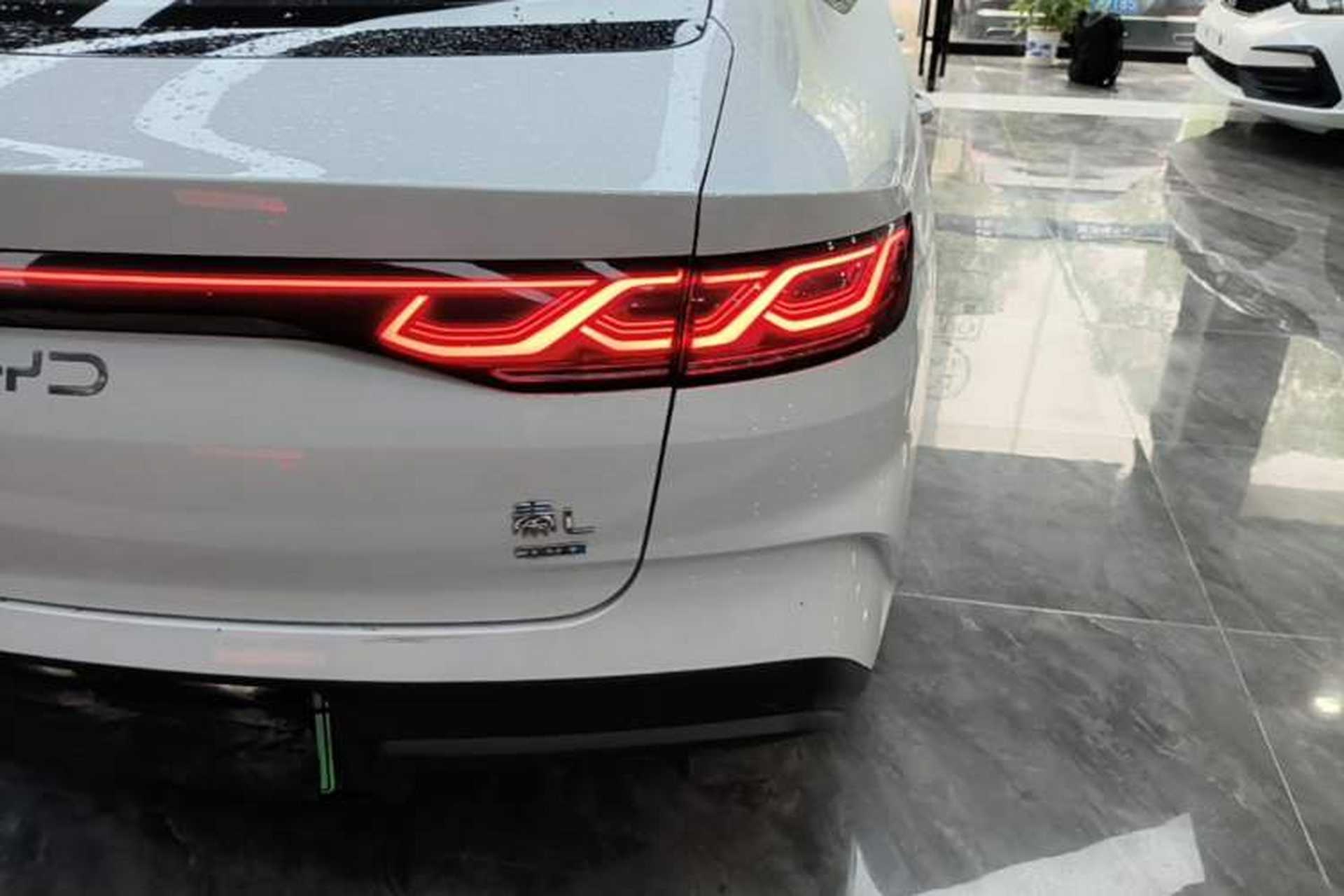 Used BYD Qin L 2025 DM-i Smart Drive 120KM Superior Model Right Rear Taillight