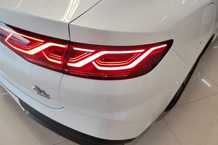 Used BYD Qin L 2025 DM-i Smart Drive 80KM Leading Model Right Rear Taillight