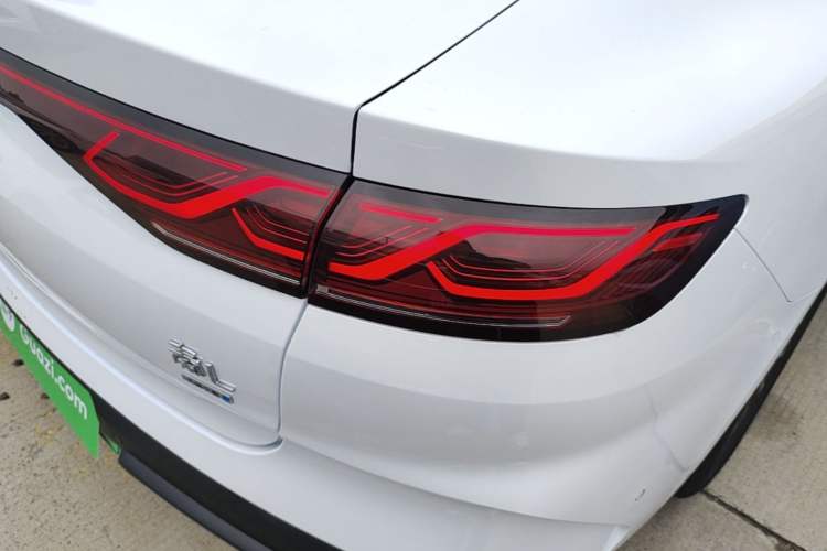 Used BYD Qin L 2025 DM-i Smart Drive 80KM Leading Model Right Rear Taillight
