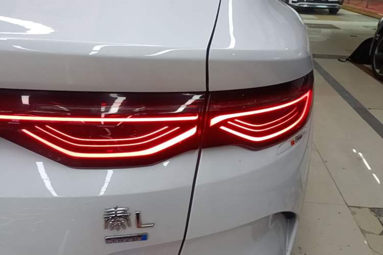 Used BYD Qin L 2025 EV 545KM Beyond Version Right Rear Taillight