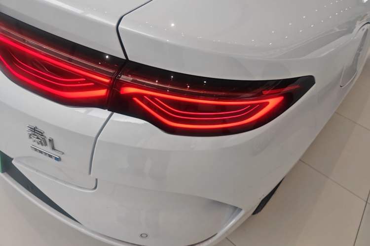 Used BYD Qin L 2025 EV 545KM Beyond Version Right Rear Taillight