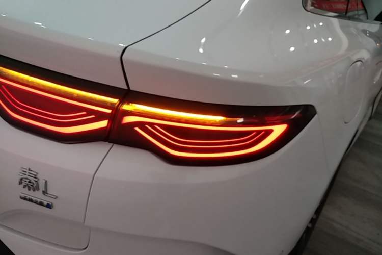 Used BYD Qin L 2025 EV 545KM Cloud Suspension Edition Right Rear Taillight