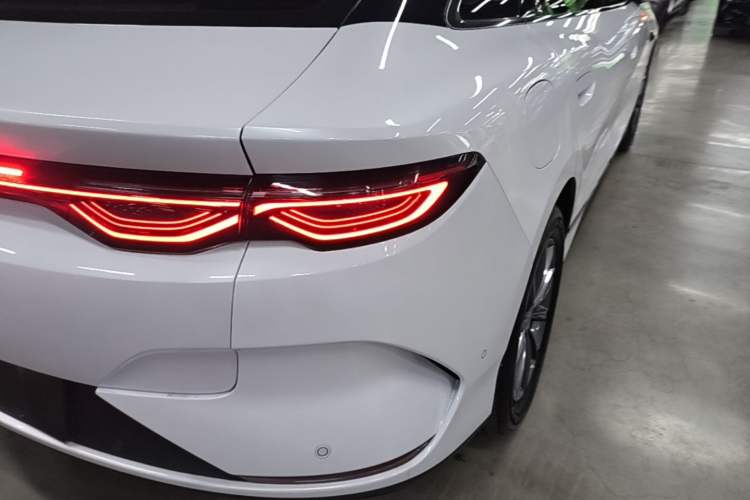 Used BYD Qin L 2025 EV 545KM Beyond Version Right Rear Taillight