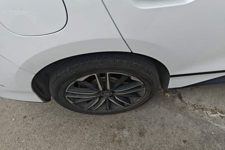 Used BYD Qin L 2025 EV 545KM Excellence Edition Right Rear Wheel Hub