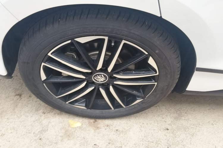 Used BYD Qin L 2025 EV 545KM Excellence Edition Right Rear Wheel Hub