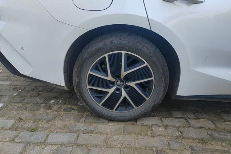 Used BYD Qin L 2025 DM-i Smart Drive 120KM Superior Model Right Rear Wheel Hub