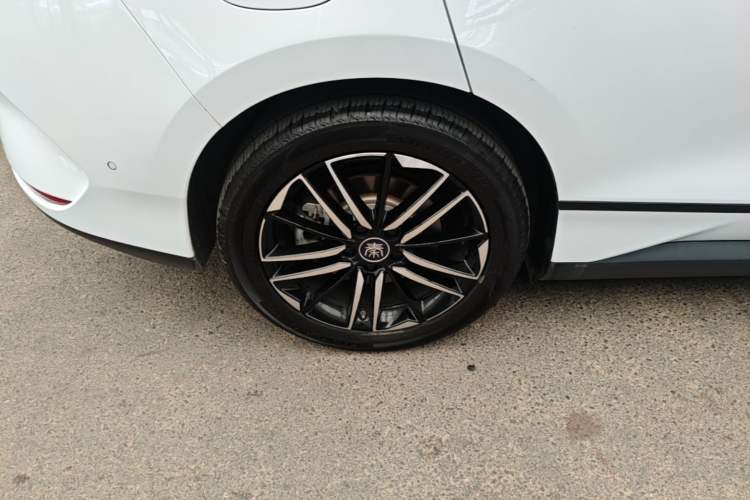 Used BYD Qin L 2025 EV 545KM Excellence Edition Right Rear Wheel Hub