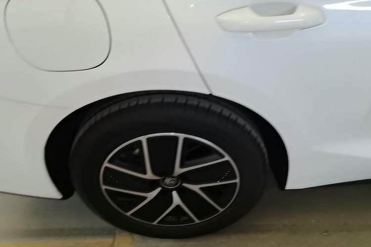 Used BYD Qin L 2025 DM-i Smart Drive 120KM Superior Model Right Rear Wheel Hub