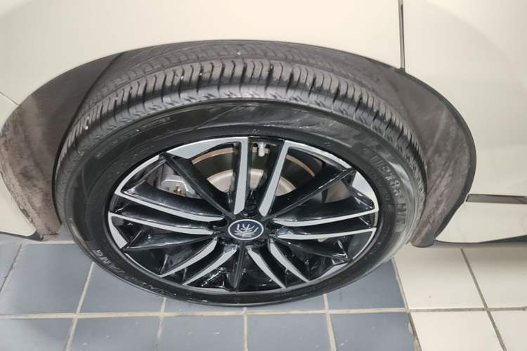 Used BYD Qin L 2025 EV 545KM Excellence Edition Right Rear Wheel Hub