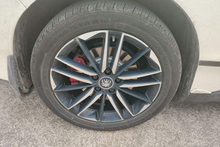 Used BYD Qin L 2025 EV 545KM Cloud Suspension Edition Right Rear Wheel Hub