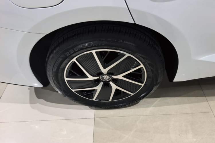 Used BYD Qin L 2025 DM-i Smart Drive 120KM Superior Model Right Rear Wheel Hub