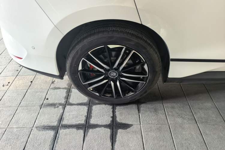 Used BYD Qin L 2025 EV 545KM Beyond Version Right Rear Wheel Hub